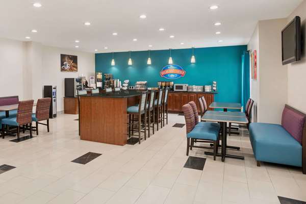 Restaurant - Baymont Inn & Suites East Evansville