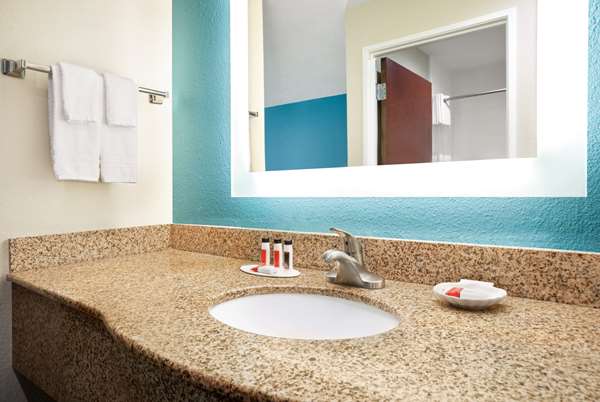  - Baymont Inn & Suites East Evansville