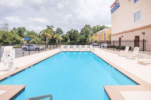 Pool - Baymont Inn & Suites South Savannah - I-95, Exit 94