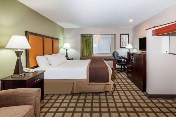  - Baymont Inn & Suites Gaylord - I-75, Exit 282