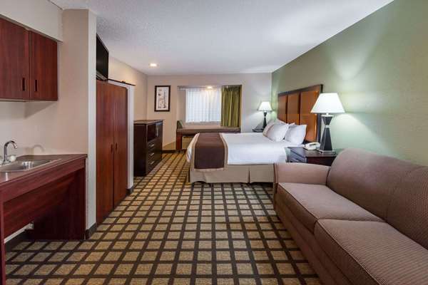  - Baymont Inn & Suites Gaylord - I-75, Exit 282