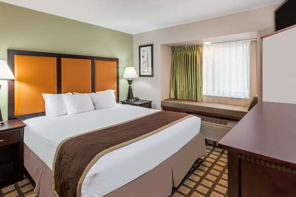  - Baymont Inn & Suites Gaylord - I-75, Exit 282