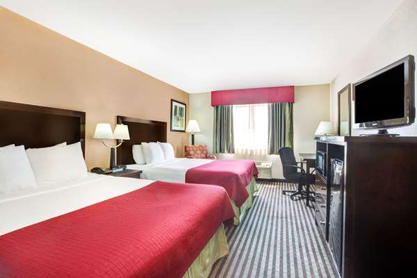  - Baymont Inn & Suites Dallas - I-35, Exit 436A