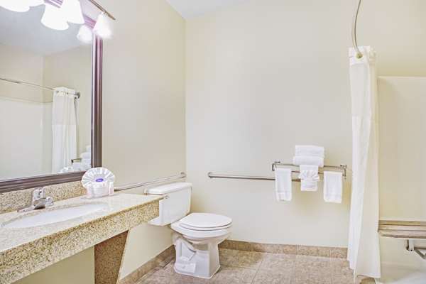 - Baymont Inn & Suites Dallas - I-35, Exit 436A