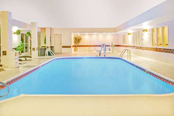 Pool - Baymont Inn & Suites Dallas - I-35, Exit 436A