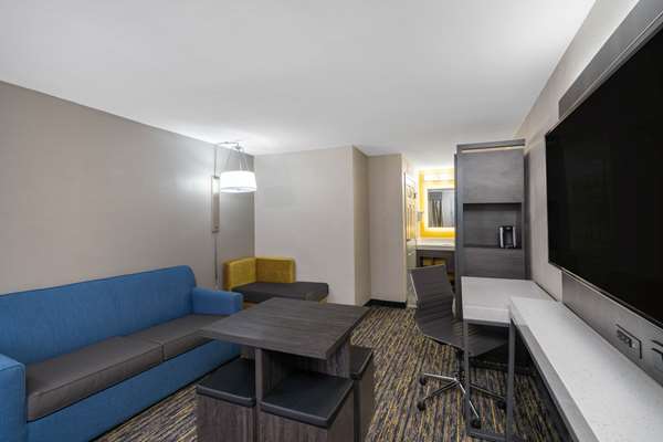 Suite - Baymont Inn & Suites Murfreesboro - I-24, Exit 78B