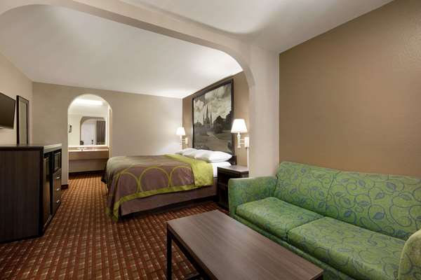 Suite - Super 8 Motel Northeast Lake Charles - I-10, Exit 33