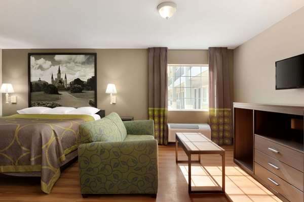 Suite - Super 8 Motel Northeast Lake Charles - I-10, Exit 33