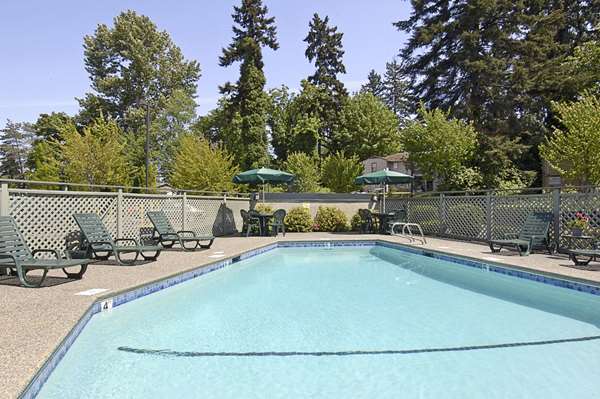 Pool - Baymont Inn & Suites Kirkland