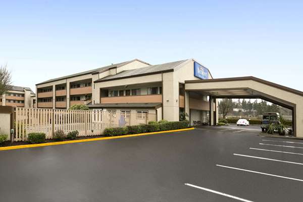 Exterior view - Baymont Inn & Suites Kirkland