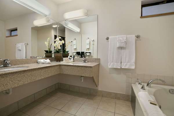 Suite - Baymont Inn & Suites Kirkland