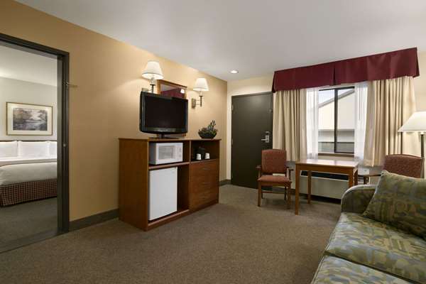 Suite - Baymont Inn & Suites Kirkland