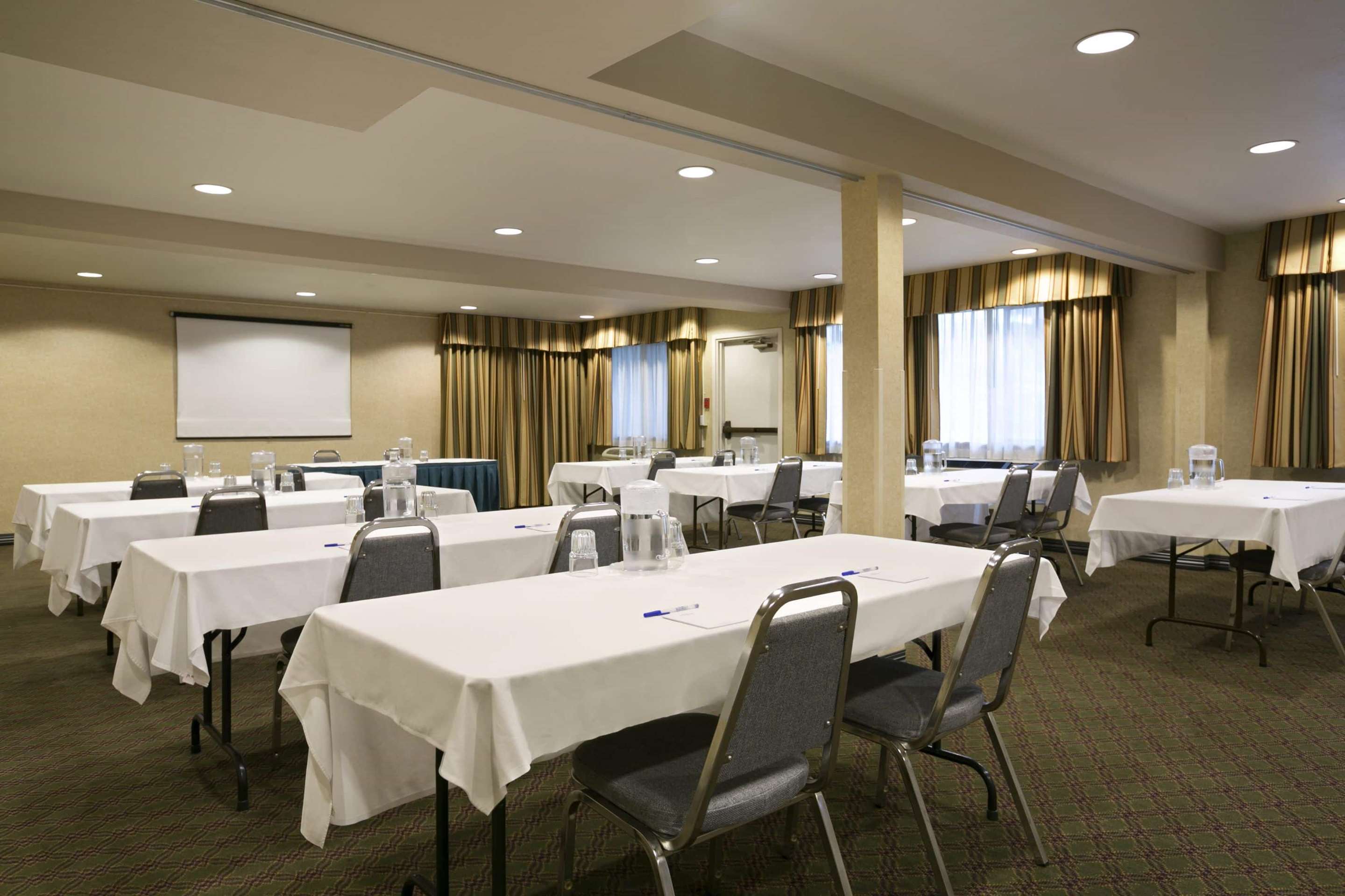 Cascade Meeting Room | Baymont by Wyndham Seattle/Kirkland WA