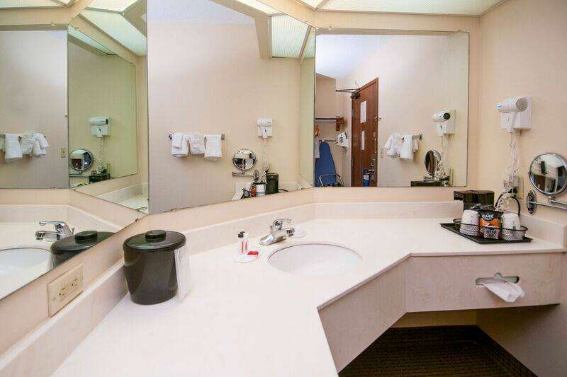 WINGATE BY WYNDHAM HATTIESBURG-guestroom-Guest Room,Bathroom,On-Site.jpg