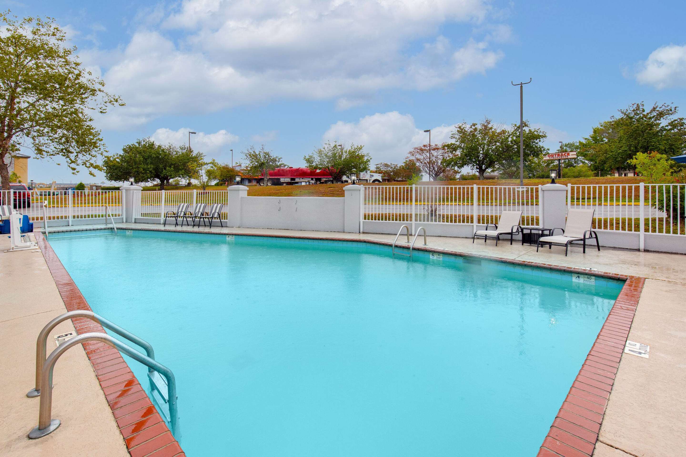 Pool | Wingate by Wyndham Hattiesburg