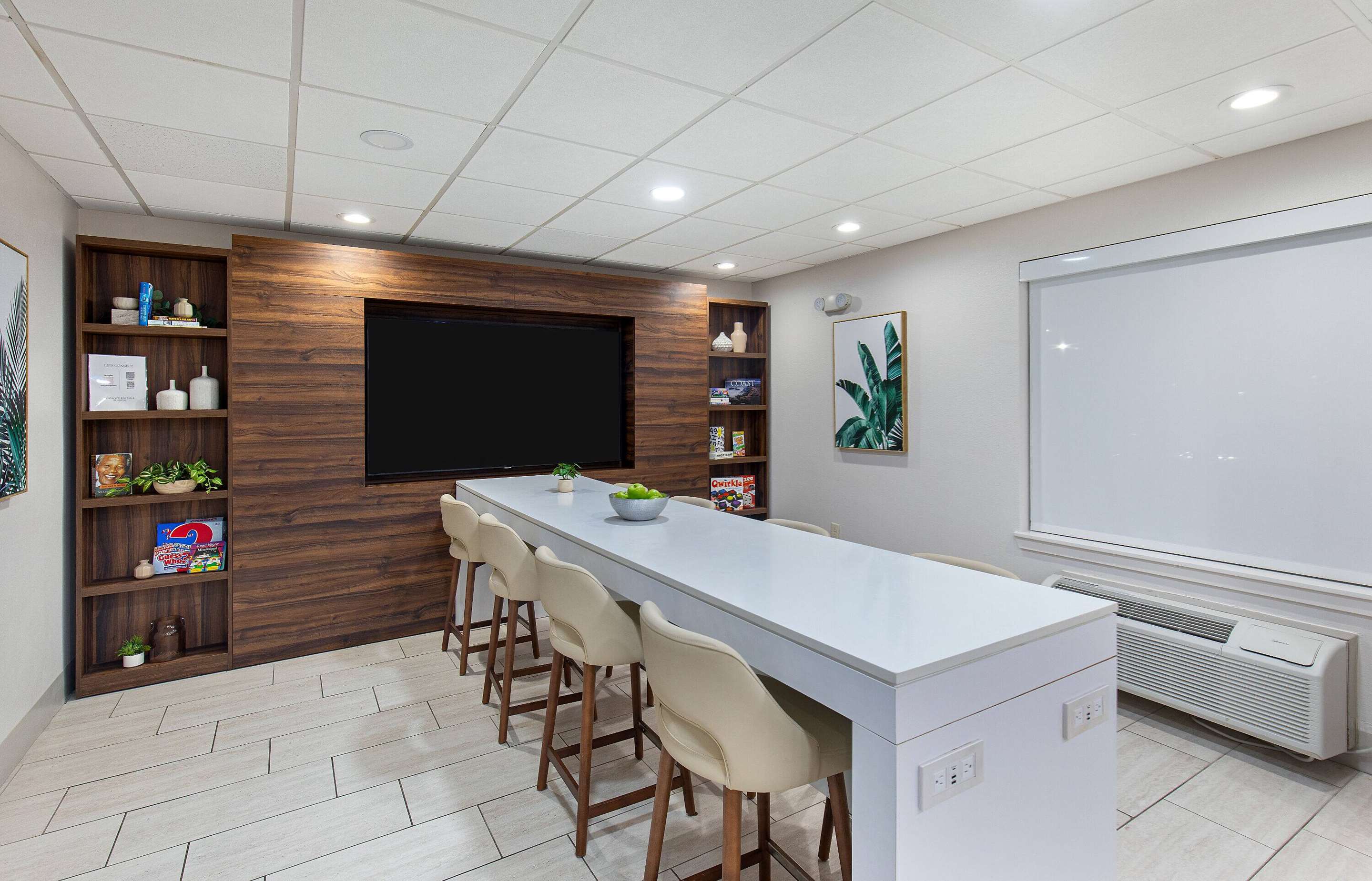 Lobby | Wingate by Wyndham Hattiesburg