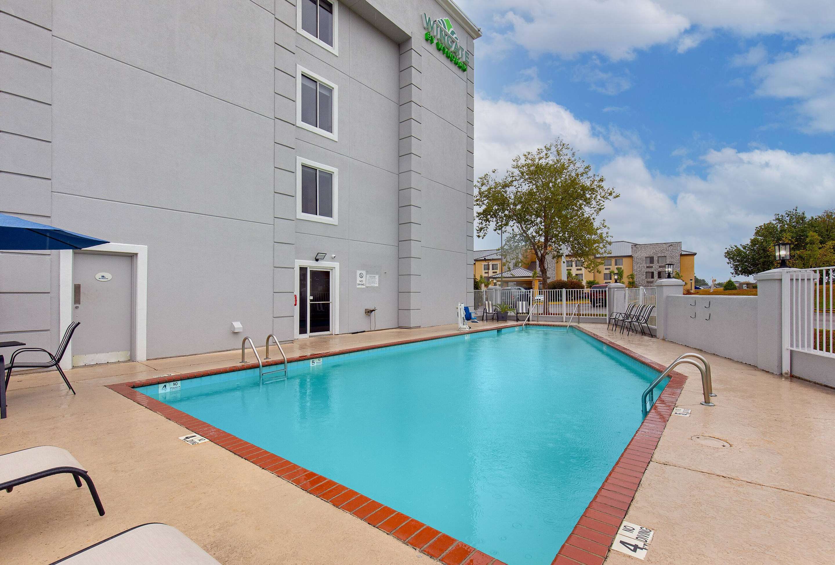 Pool | Wingate by Wyndham Hattiesburg