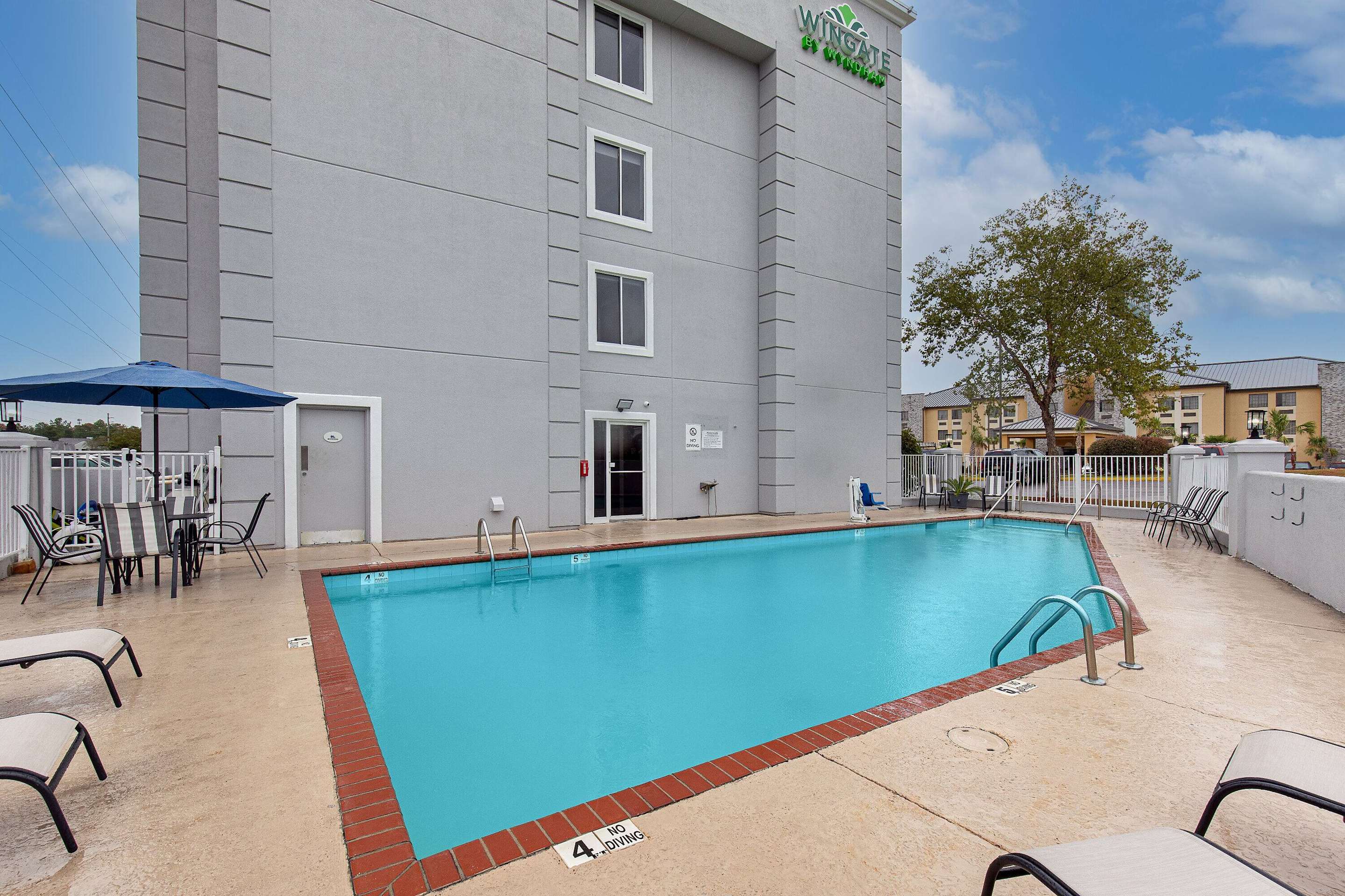 Pool | Wingate by Wyndham Hattiesburg