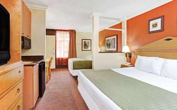  - Days Inn West Kissimmee