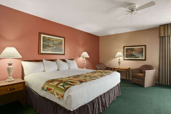 Suite - Baymont Inn & Suites Sullivan