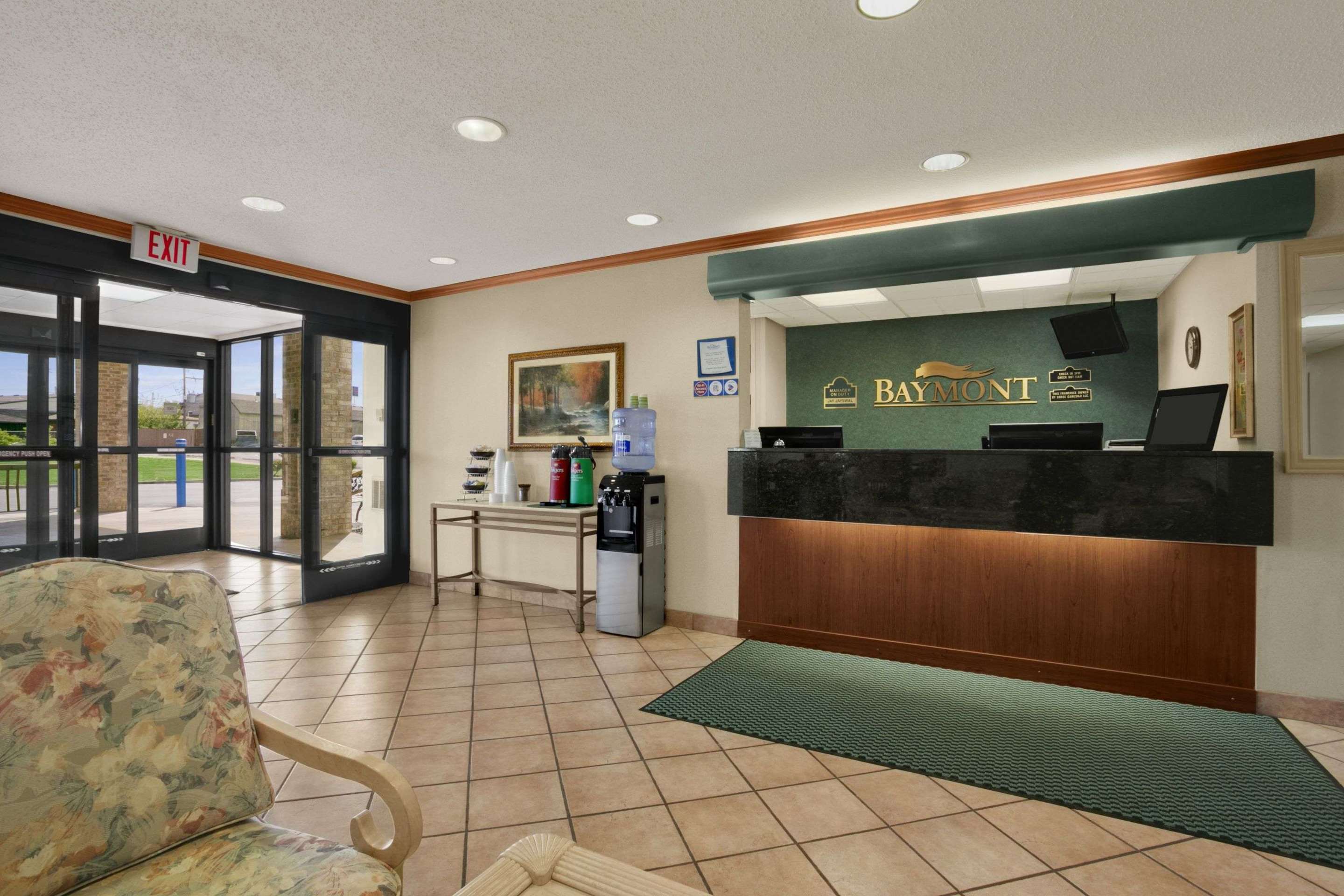 Front Desk | Baymont by Wyndham Sullivan