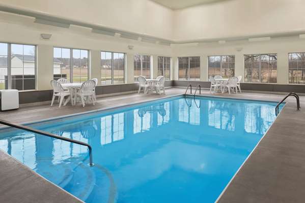 Pool - Baymont Inn & Suites Washington