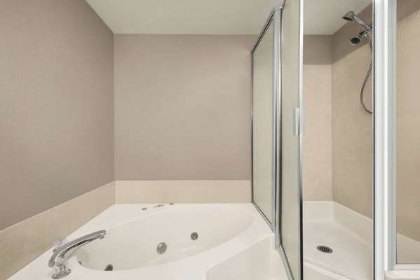 Suite - Baymont Inn & Suites Washington