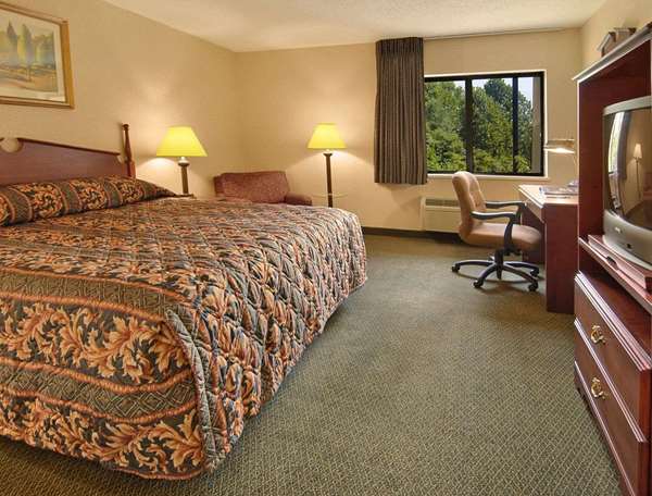  - Baymont Inn & Suites Corydon - I-64, Exit 105