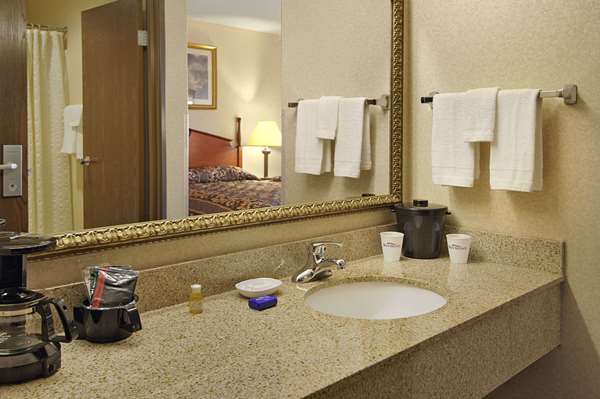  - Baymont Inn & Suites Corydon - I-64, Exit 105