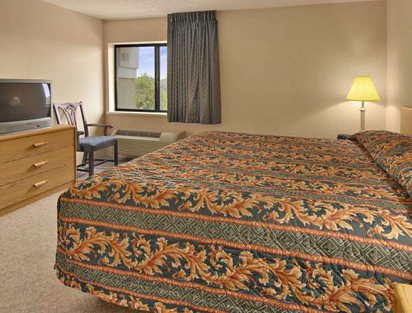  - Baymont Inn & Suites Corydon - I-64, Exit 105