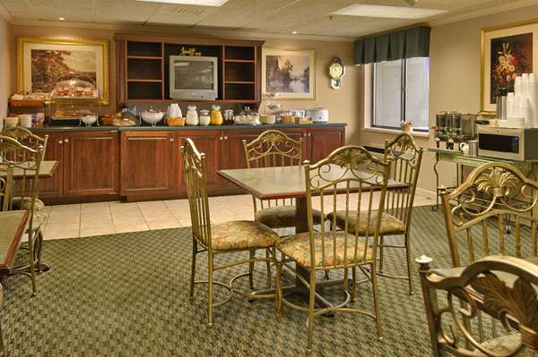  - Baymont Inn & Suites Corydon - I-64, Exit 105