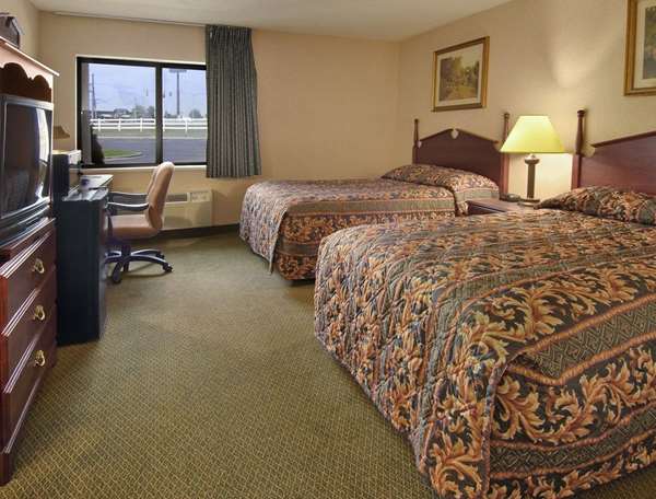  - Baymont Inn & Suites Corydon - I-64, Exit 105