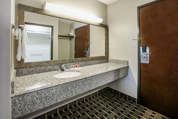  - Baymont Inn & Suites Lawton