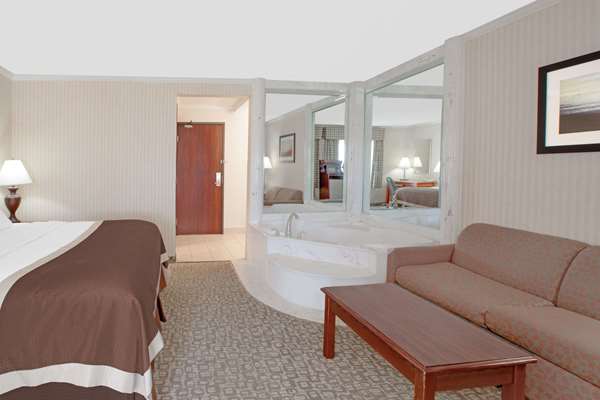 Suite - Baymont Inn & Suites Jackson