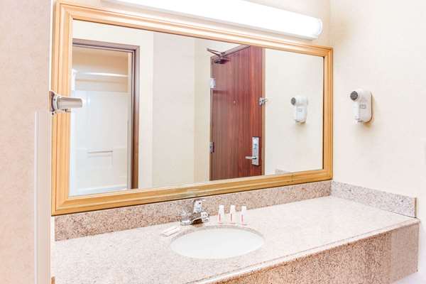  - Baymont Inn & Suites Kalamazoo