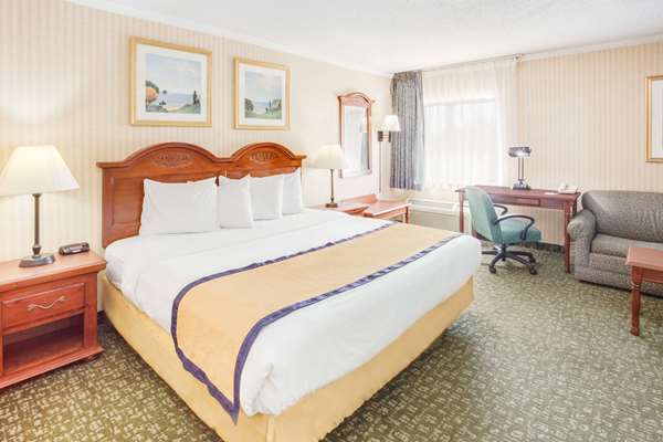 Suite - Baymont Inn & Suites Kalamazoo