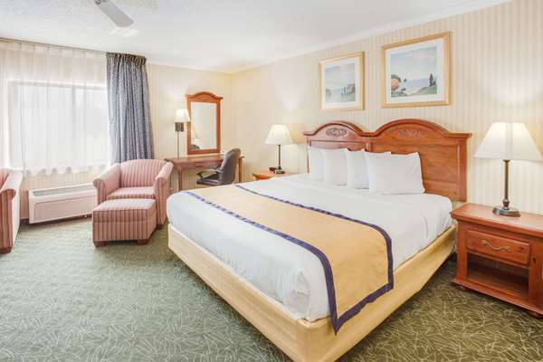 Suite - Baymont Inn & Suites Kalamazoo