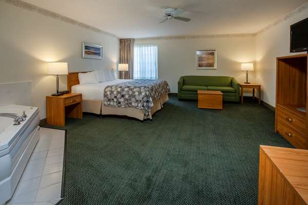  - Baymont Inn & Suites Mackinaw City - I-75, Exit 338