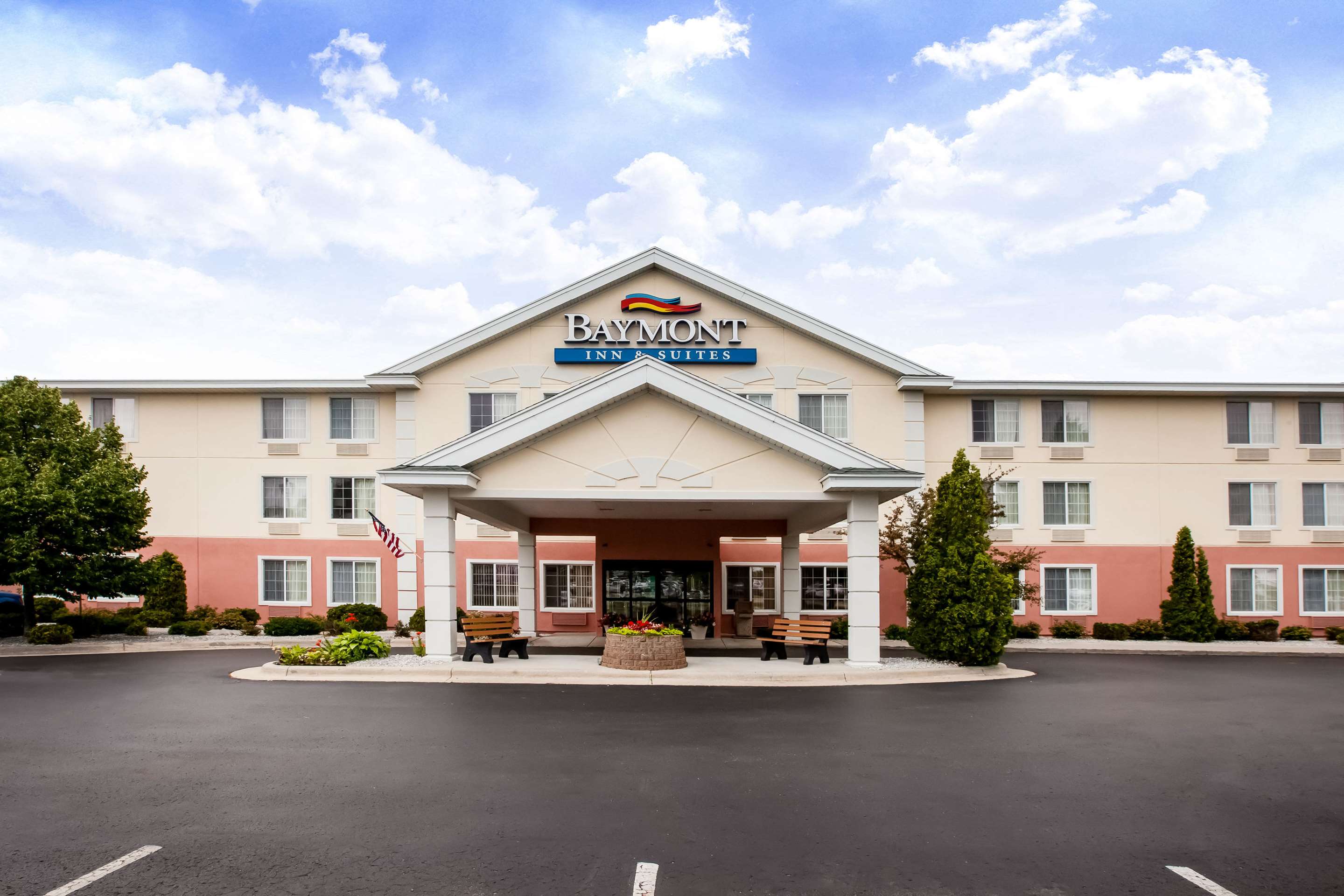 exterior day | Baymont by Wyndham Mackinaw City