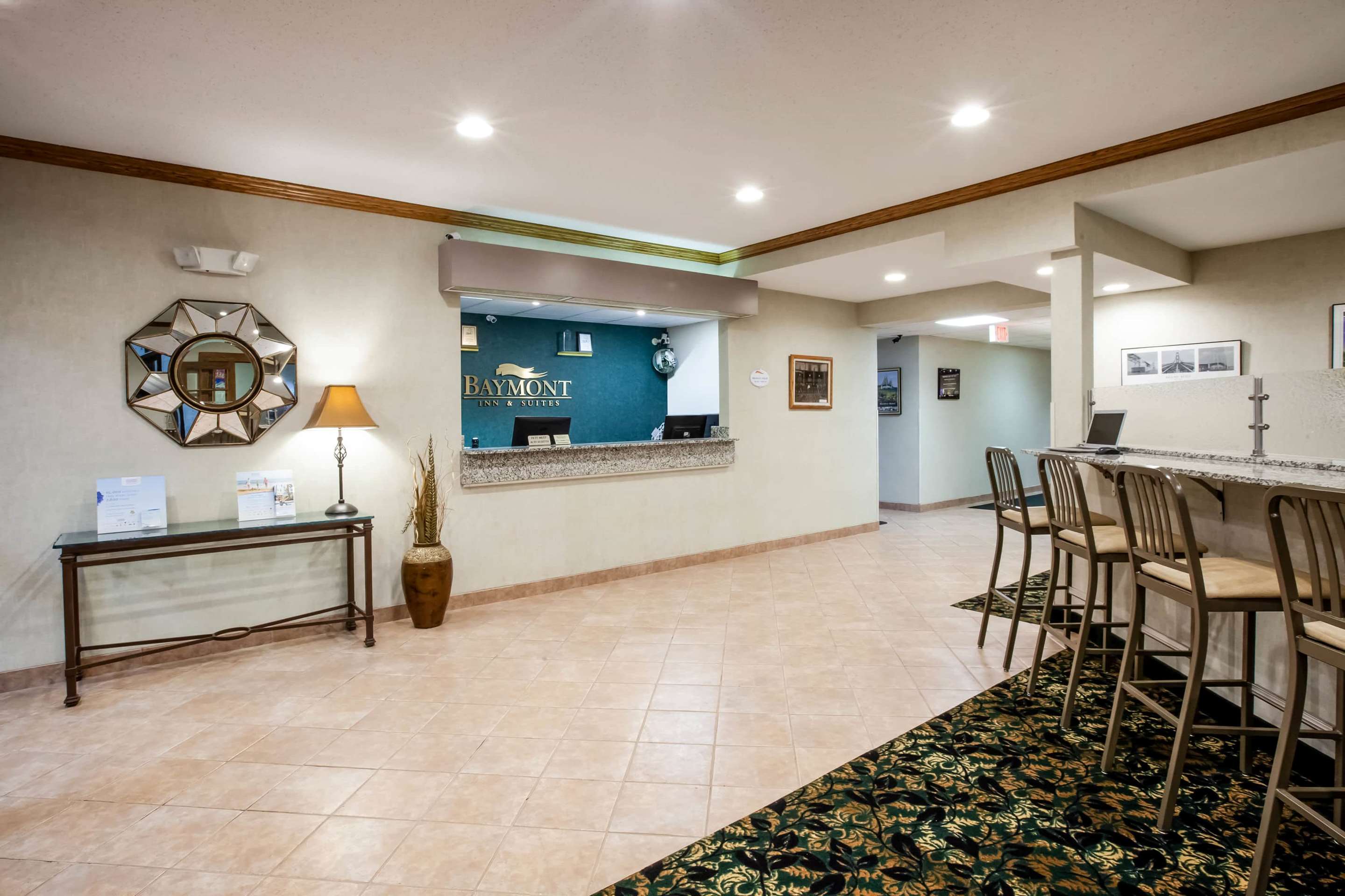 Lobby | Baymont by Wyndham Mackinaw City