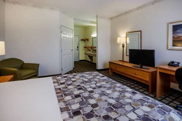  - Baymont Inn & Suites Mackinaw City - I-75, Exit 338