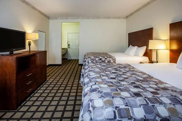  - Baymont Inn & Suites Mackinaw City - I-75, Exit 338