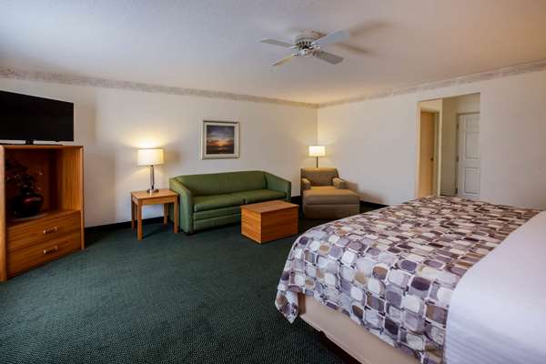 Suite - Baymont Inn & Suites Mackinaw City - I-75, Exit 338