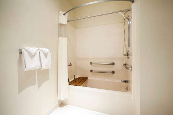  - Baymont Inn & Suites Mackinaw City - I-75, Exit 338