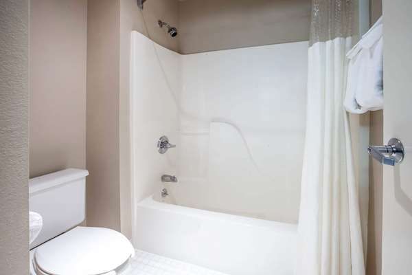  - Baymont Inn & Suites Mackinaw City - I-75, Exit 338