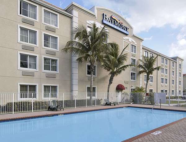 Pool - Baymont Inn & Suites Airport Doral