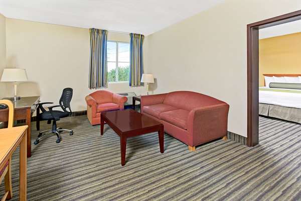 Suite - Baymont Inn & Suites Airport Doral