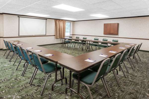  - Baymont Inn & Suites Walker - I-96, Exit 28