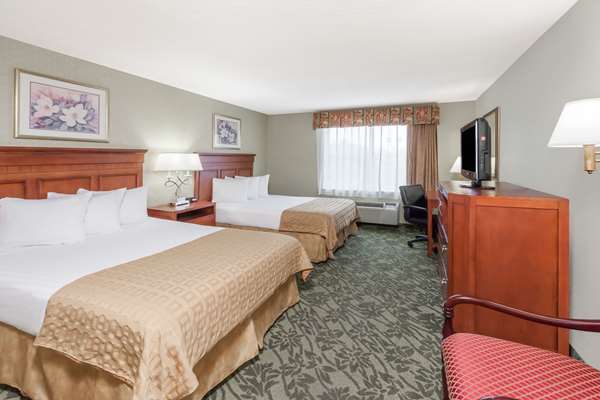  - Baymont Inn & Suites Walker - I-96, Exit 28