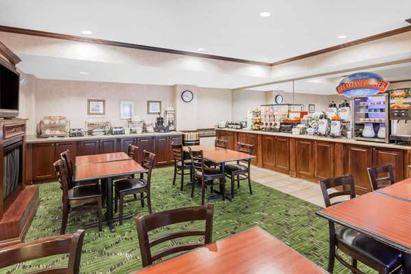  - Baymont Inn & Suites Walker - I-96, Exit 28